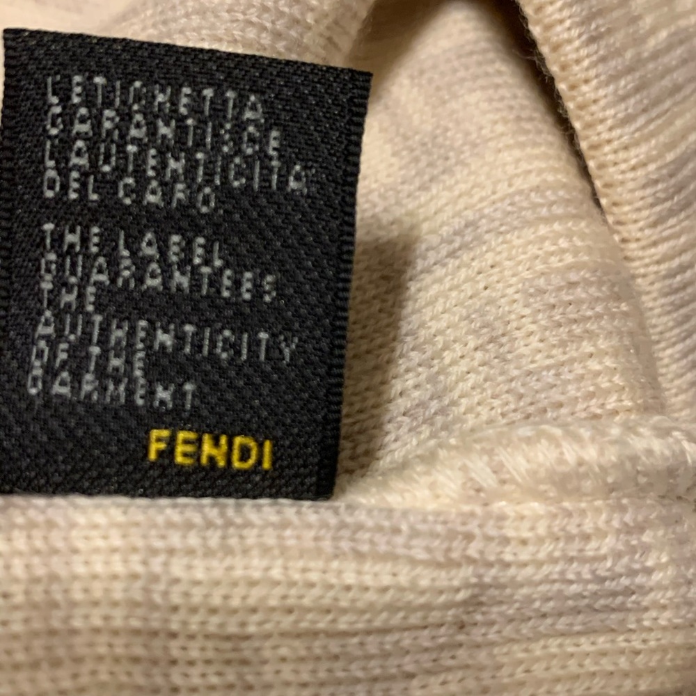 SOLD** FENDI Vintage  Knit Beanie Hat Ivory & light grey FF - Picture 8 of 15